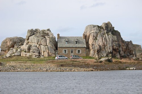 Stone house 3km from the beach and close to all amenities.