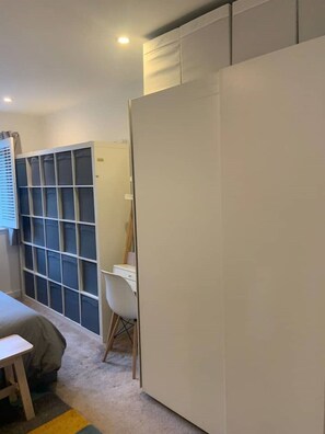 2 slaapkamers, een strijkplank/strijkijzer, wifi, beddengoed