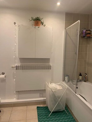 Hair dryer, towels, soap, toilet paper - Cozy 2 Beds in Dalston (London)