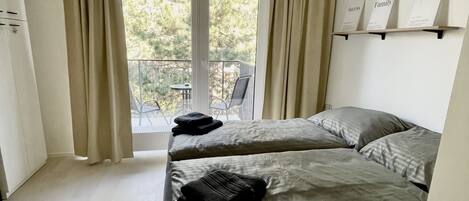 2 bedrooms, iron/ironing board, WiFi, bed sheets