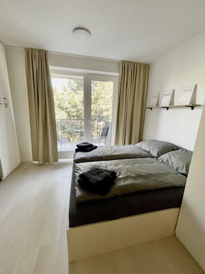 2 habitaciones, tabla de planchar con plancha, wifi y ropa de cama