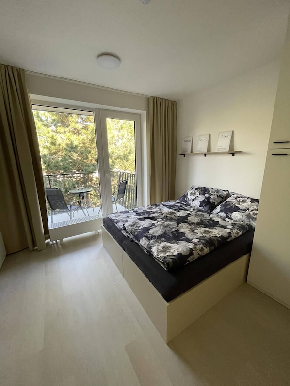 2 habitaciones, tabla de planchar con plancha, wifi y ropa de cama
