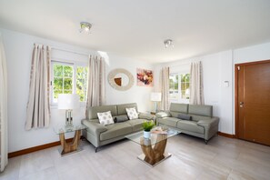 Smart TV - Beautifully Furnished 2 bedroom/2 Bathroom Villa 15 Min Walk to Marina Rubicon.  (yaiza)