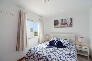 2 Schlafzimmer, Zimmersafe, Bügeleisen/Bügelbrett, Reisekinderbett