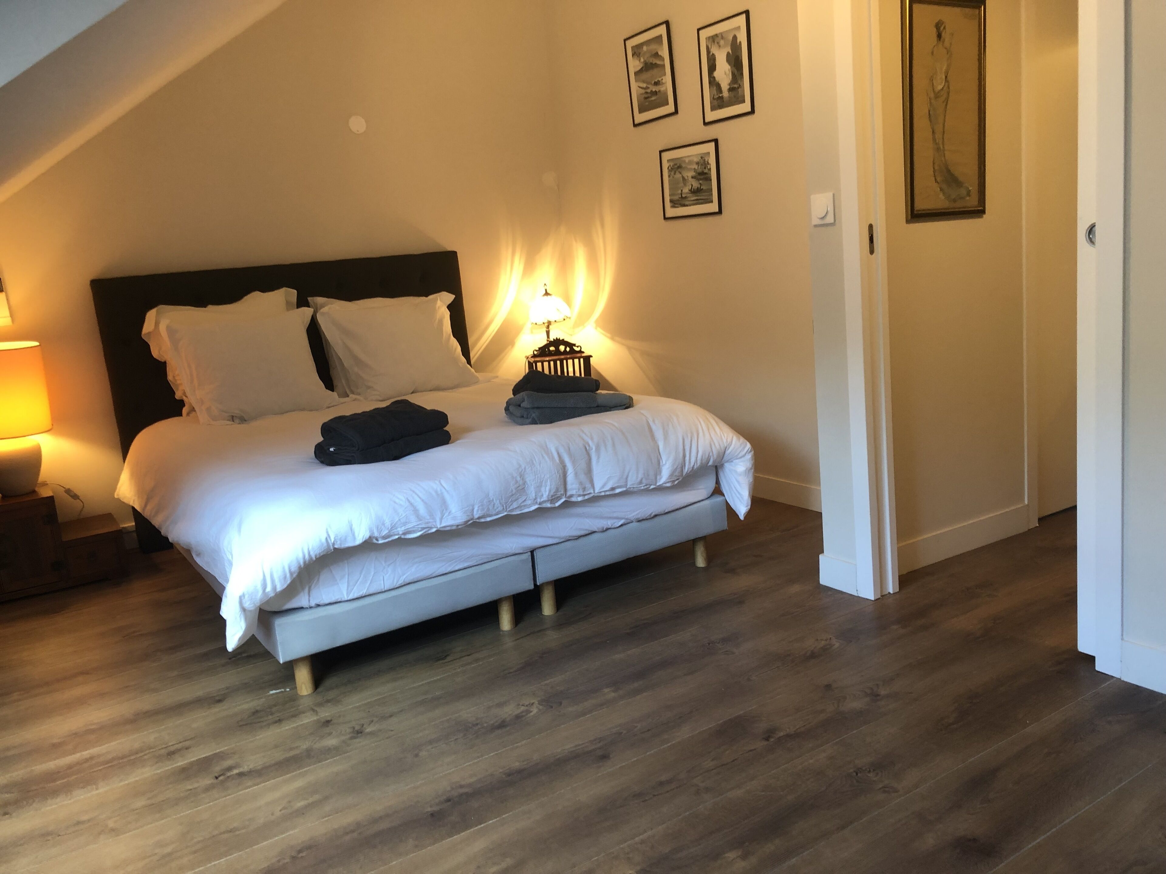 2 chambres, fer et planche à repasser, accès Internet