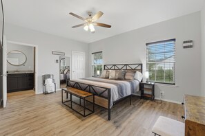 4 bedrooms, desk, iron/ironing board, travel crib