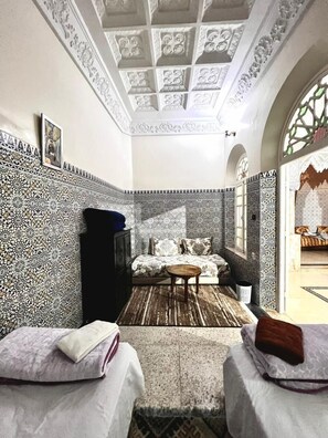 City Room | 1 bedroom, blackout drapes, free WiFi - Riad Del Rey (Rabat)
