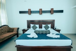 デラックス ダブルまたはツインルーム | セーフティボックス (室内)、デスク、ノートパソコン用作業スペース、アイロン / アイロン台