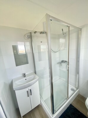 Luksus-lejlighed | Badeværelse | Gratis toiletartikler, håndklæder, Sæbe, Toiletpapir