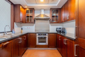 Private kitchen - BellaVista - 1 Bedroom Burj Khalifa View (Dubai)