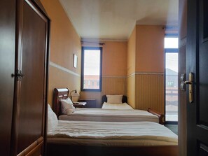 Standard Triple Room | Free WiFi - Hostel Bialoleka - Free Parking, Fast Wifi (Warsaw)