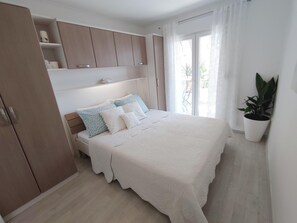 2 bedrooms, cots/infant beds - Apartment Ana With Sea View (Crikvenica)