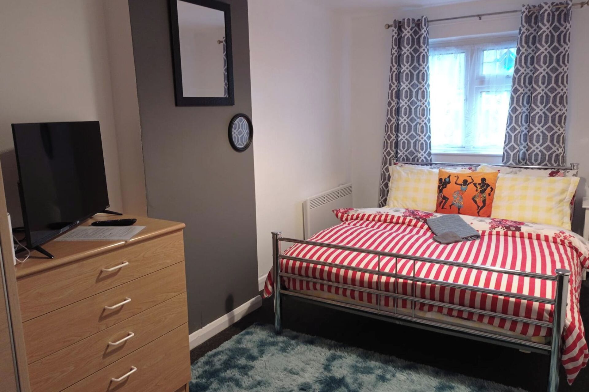 3 bedrooms, iron/ironing board, free WiFi, bed sheets
