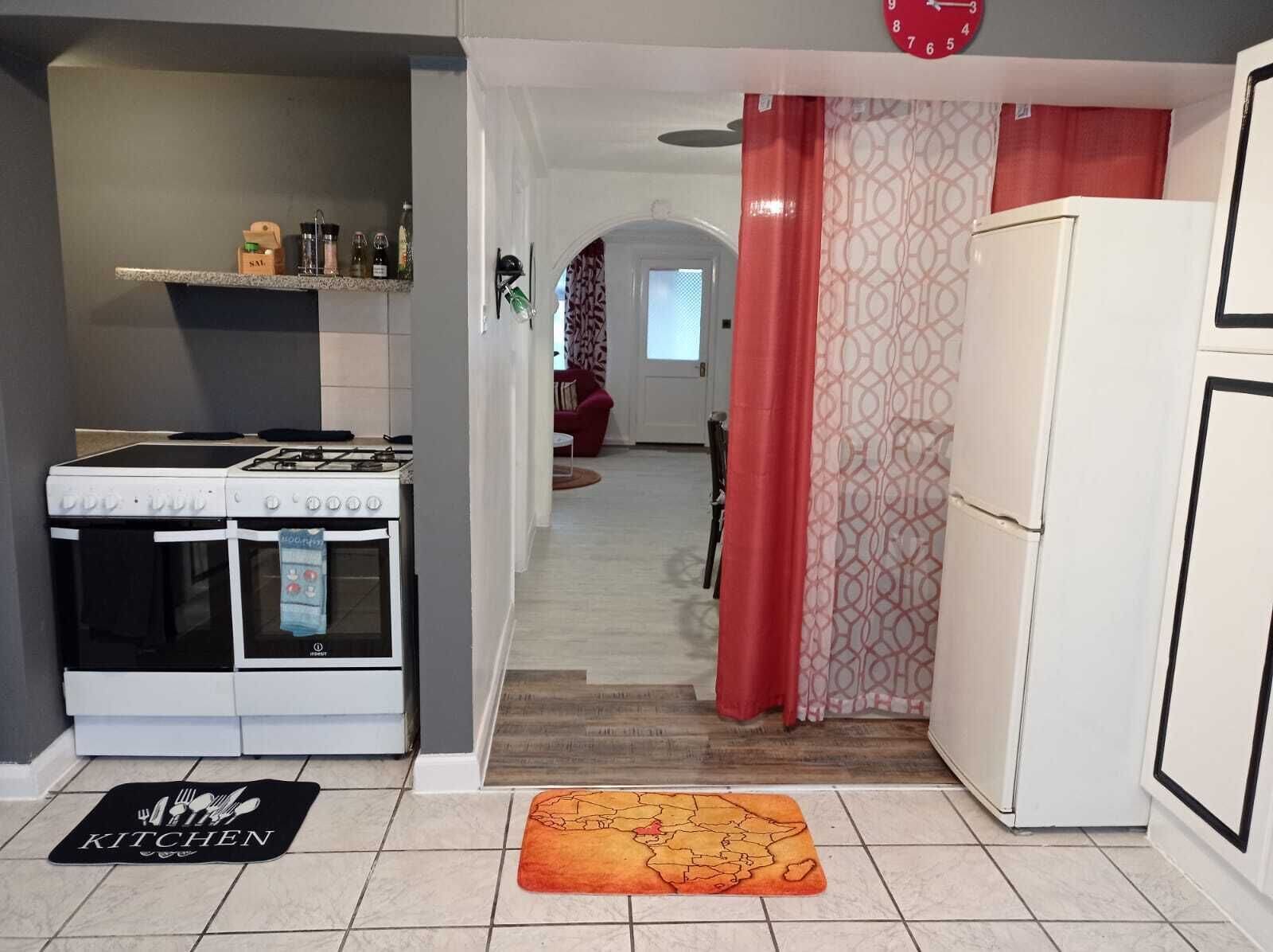 House | Private kitchen | Fridge, microwave, oven, stovetop