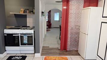 House | Private kitchen | Fridge, microwave, oven, stovetop