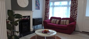 House - Sleeps 8 - Garden - Parking