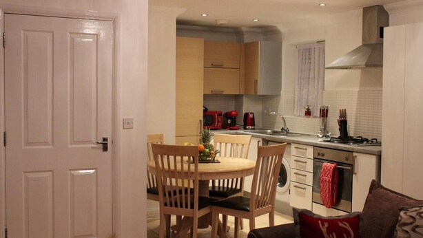 Apartment | Private kitchen - Apartment - Sleeps 2 - Parking - Station Close (Dagenham)