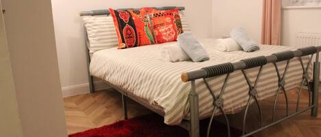 Apartamento | 1 dormitorio, tabla de planchar con plancha, wifi gratis y ropa de cama