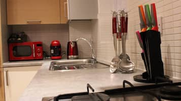 Apartment | Private kitchen | Fridge, microwave, oven, stovetop