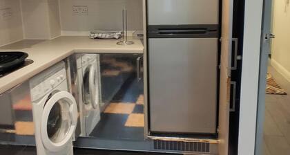 Apartment - Sleeps 4 - Parking - Station Close