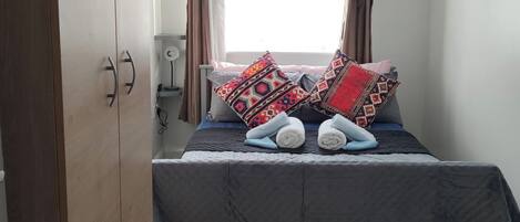 2 soverom, strykejern/-brett, wi-fi (inkludert) og sengetøy