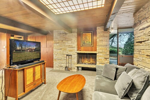 Mid-Century Modern Dream Getaway