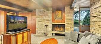 Mid-Century Modern Dream Getaway