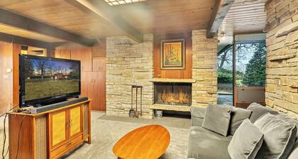 Mid-Century Modern Dream Getaway