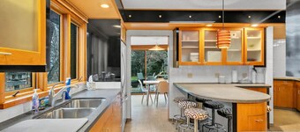 Mid-Century Modern Dream Getaway