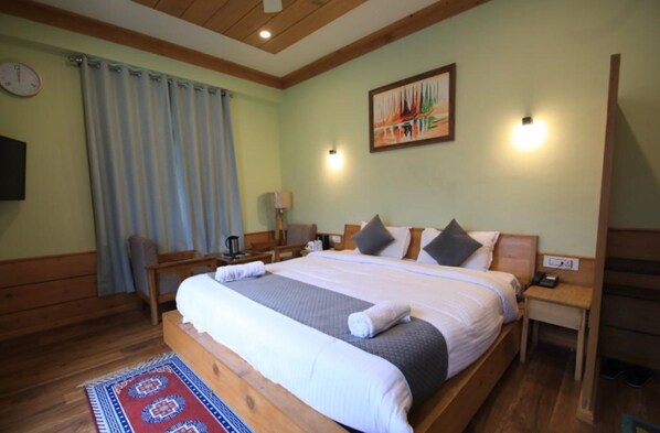 Zimmersafe, Schreibtisch, schallisolierte Zimmer