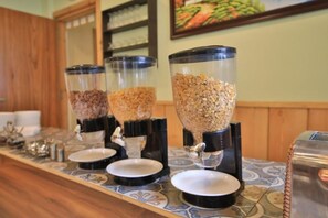 Desayuno completo (INR 200 por persona) 