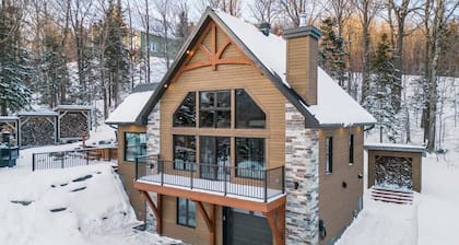 Promontoire-29 Mountain chalet with a hot tub