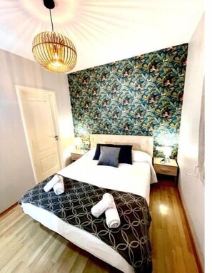 3 bedrooms, iron/ironing board, travel cot, free WiFi - Seahomes Vacations, Fenals Beach&chic, pk, top Apartment Full Equipped (Lloret de Mar)