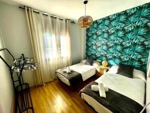 3 makuuhuonetta, silitysrauta/-lauta, vauvan matkasänky, ilmainen Wi-Fi