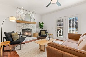TV, fireplace