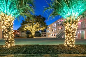 Exterior - TreeHouse Lodge, Walk to Beach, Pet-Friendly 103 (North Myrtle Beach)