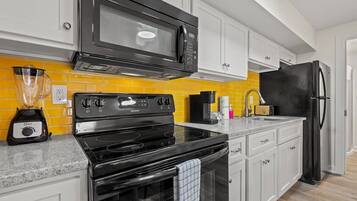 Coffee/tea maker, fridge, microwave, oven
