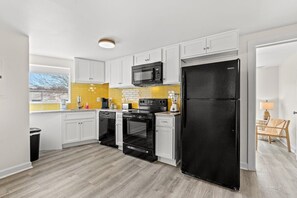 Fridge, microwave, oven, stovetop - TreeHouse Lodge*Walk to Beach*Pet-Friendly (#105) (North Myrtle Beach)