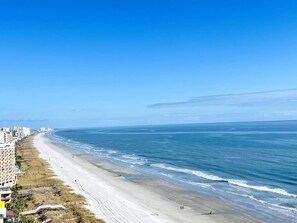 On the beach - Luxury Large Ocean Front condo with pool, North MB (North Myrtle Beach)