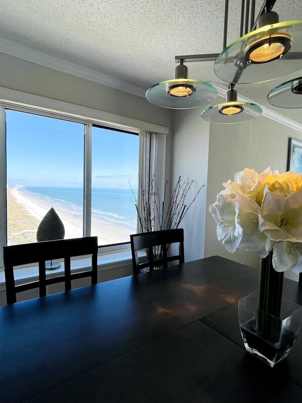 Dining - Luxury Large Ocean Front condo with pool, North MB (North Myrtle Beach)