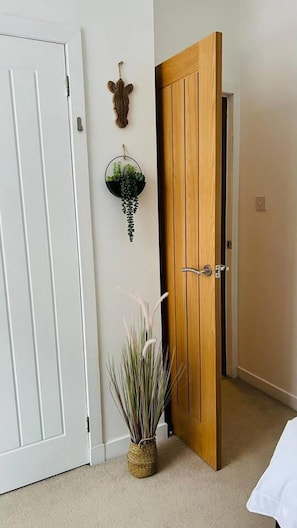 Apartment | Interior - Modern City Center 2 Bedroom Apartment (Aberdeen)
