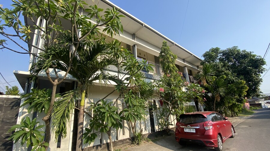 OYO Life 93258 Kos Sahabat