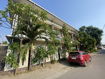 OYO Life 93258 Kos Sahabat