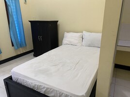 标准双人房 | 免费 WiFi、床单