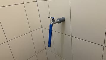 Standard-Doppelzimmer | Badezimmer | Dusche, Seife