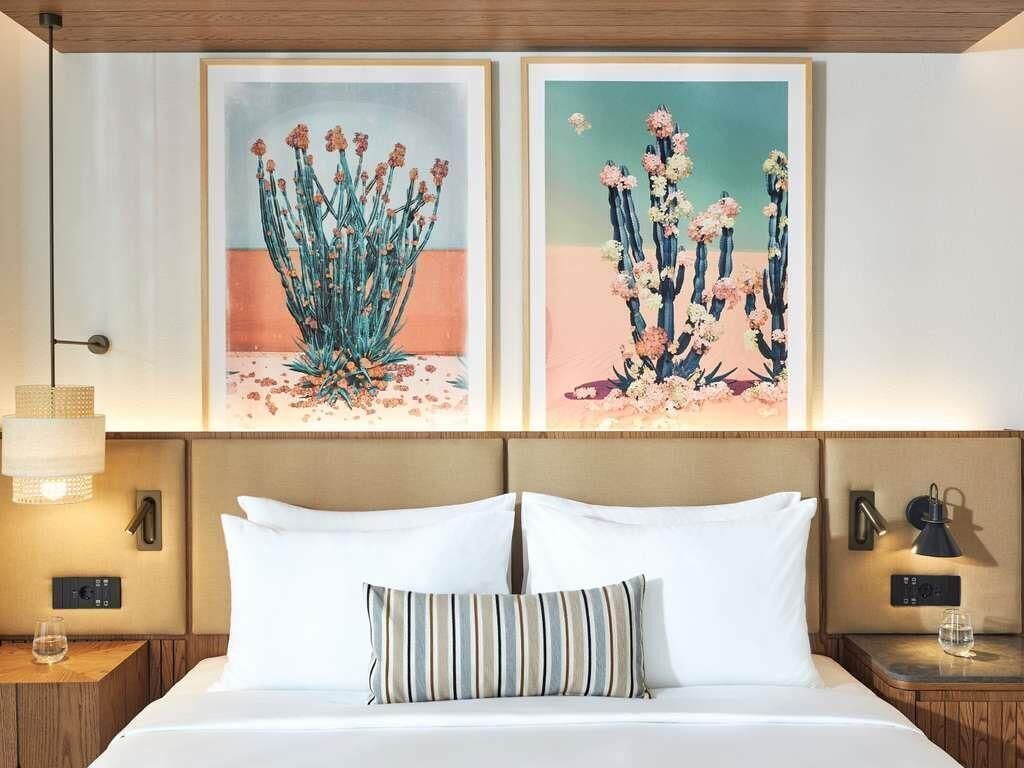 套房, 1 張特大雙人床, 泳池景 (Platinum) | 迷你吧贈品、房內夾萬、書桌、手提電腦工作空間