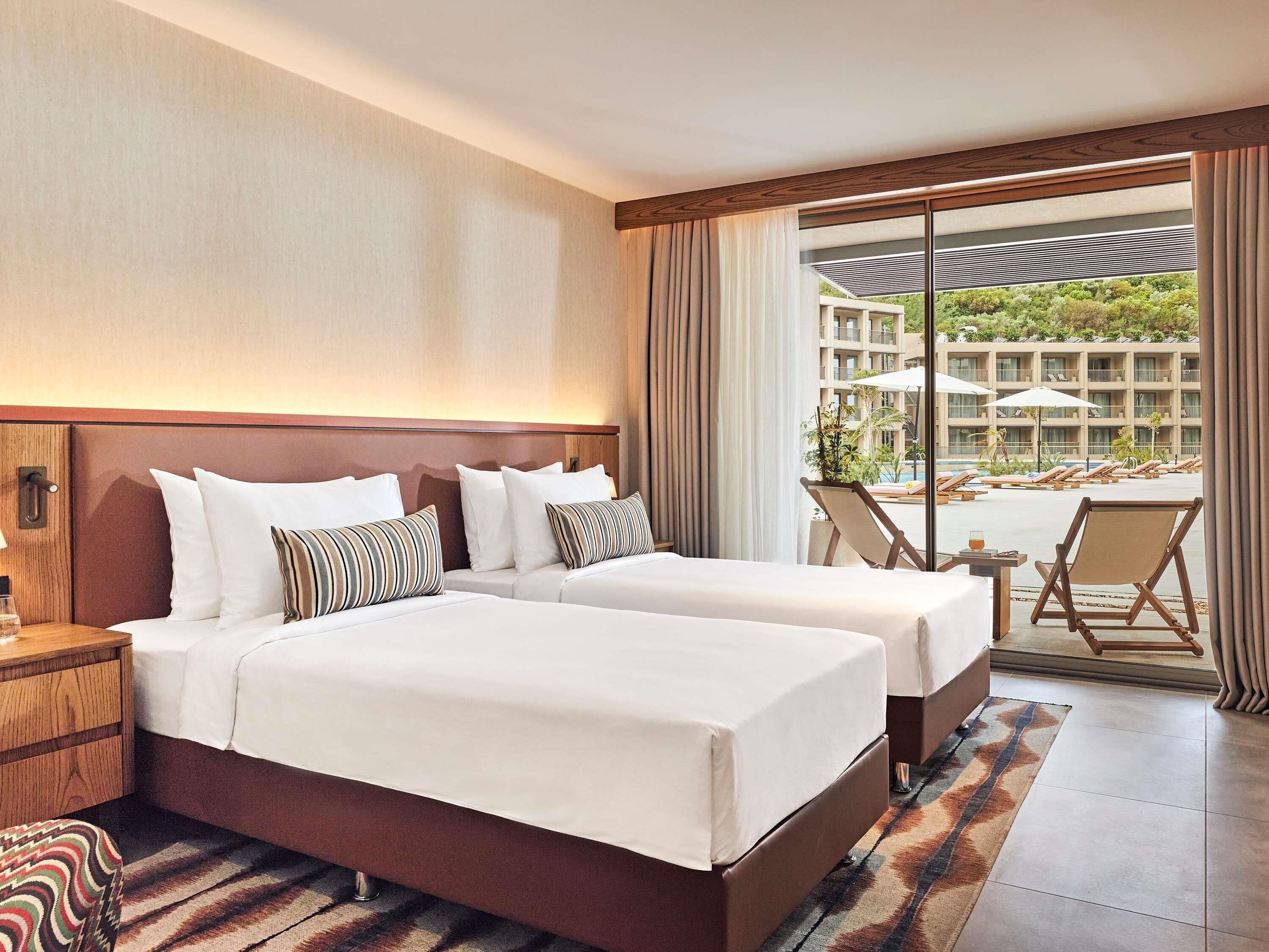 ツインルーム シングルベッド 2 台 プールビュー (All Access) | ミニバー (無料)、セーフティボックス (室内)、デスク、ノートパソコン用作業スペース