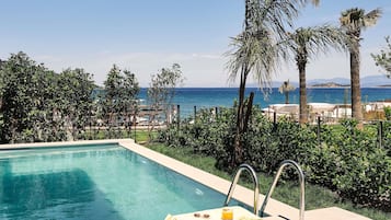 Villa, Private Pool (Headliner) | Free minibar, in-room safe, desk, laptop workspace