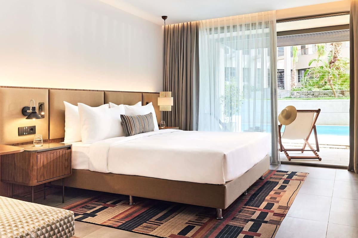 Room, 1 King Bed (Platinum Swim Up with Pool)