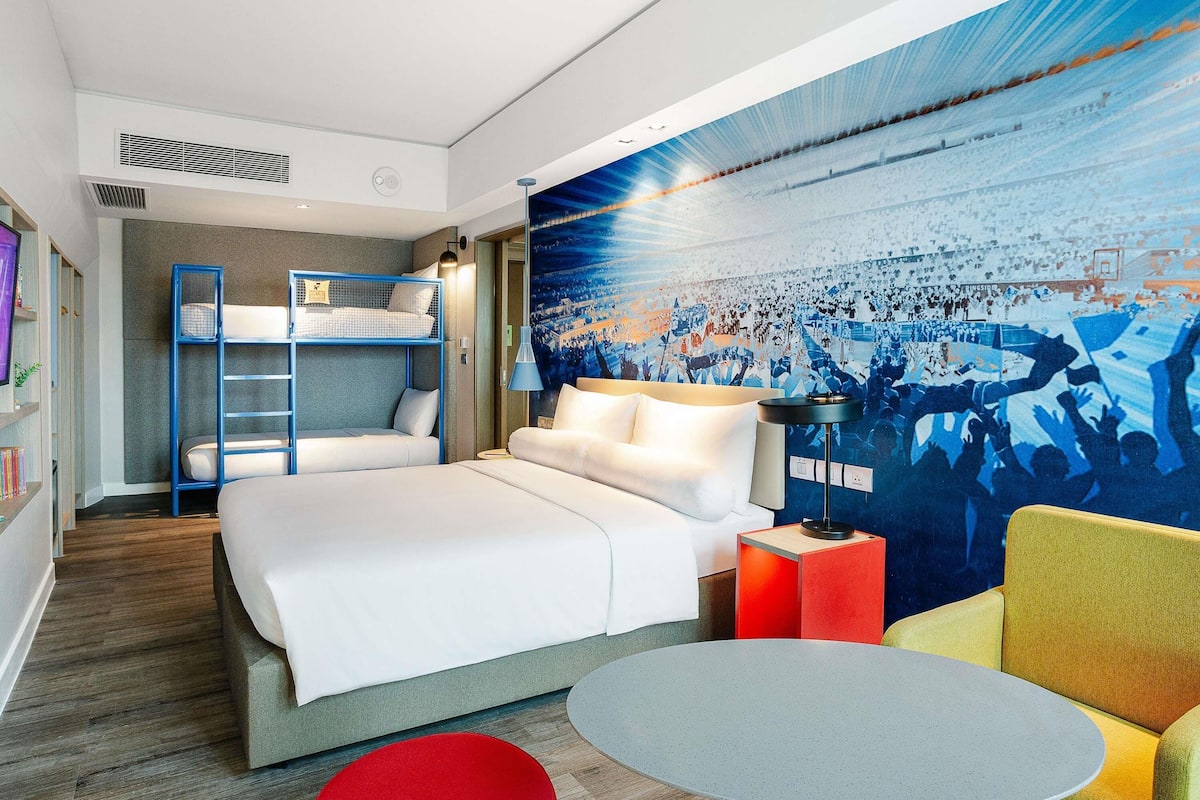 Suite Standard, Plusieurs lits | Literie hypoallergénique, minibar, coffre-fort, ameublement unique